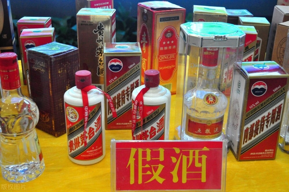 晉中市祁縣市場(chǎng)監(jiān)管局集中銷毀一批侵權(quán)假冒汾酒產(chǎn)品