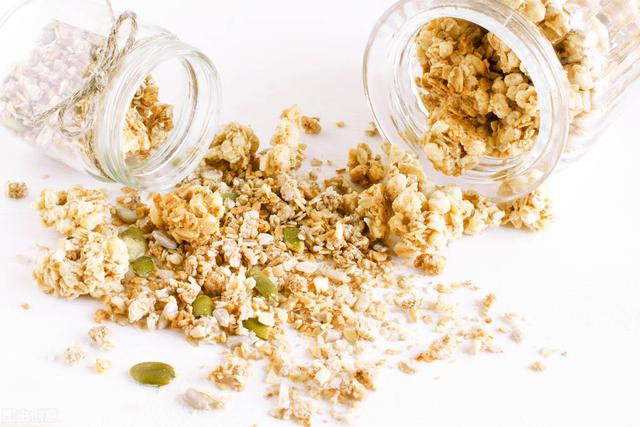 網(wǎng)紅蛋糕疑似色素超標(biāo)？吃完舌頭都是藍(lán)的？食品添加劑真有害嗎？